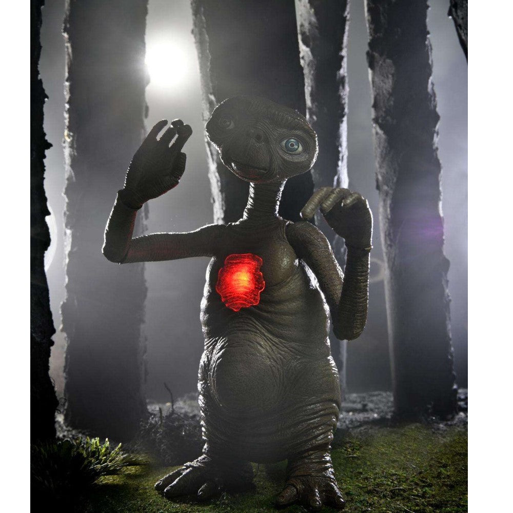 Figura E.T. Deluxe Ultimate With Ligh up Led Chest - E.T. The Extra-Terrestrial Neca