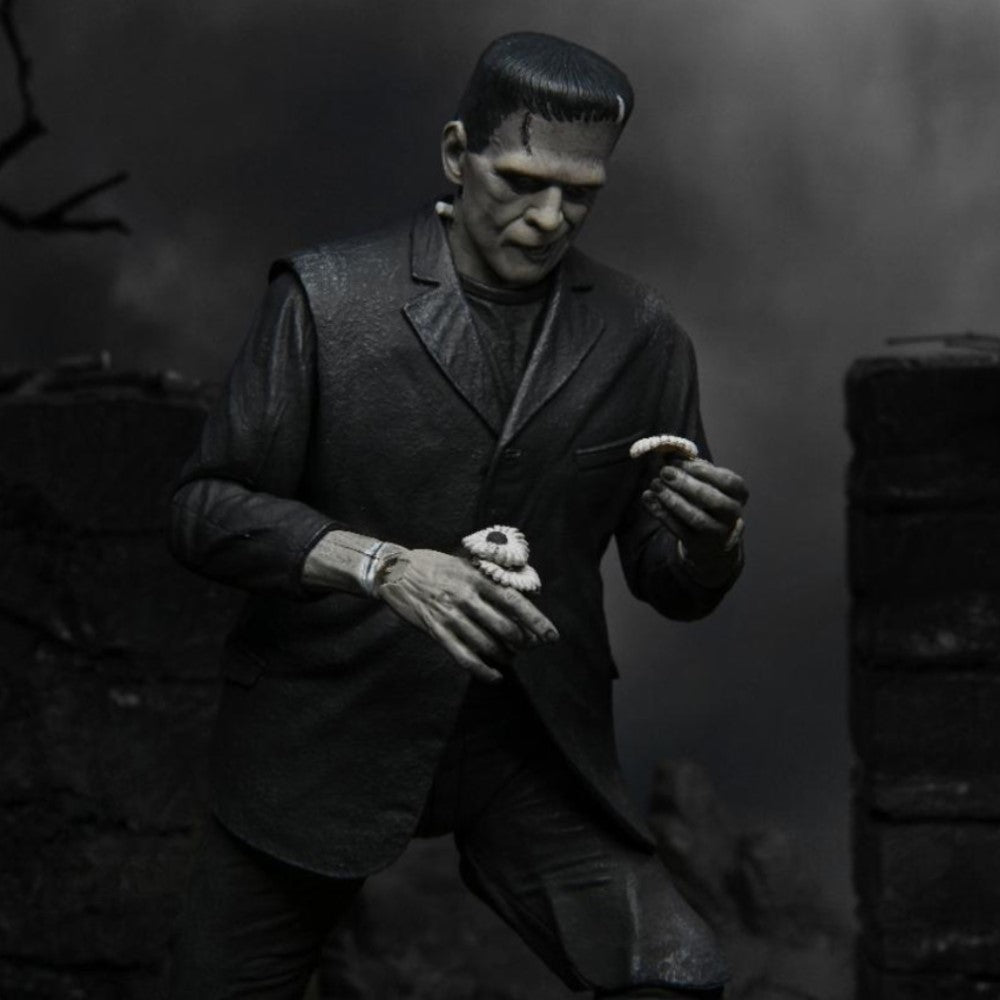 Figura Frankenstein Ultimate Monster (B&W) - Frankenstein Universal Monsters neca